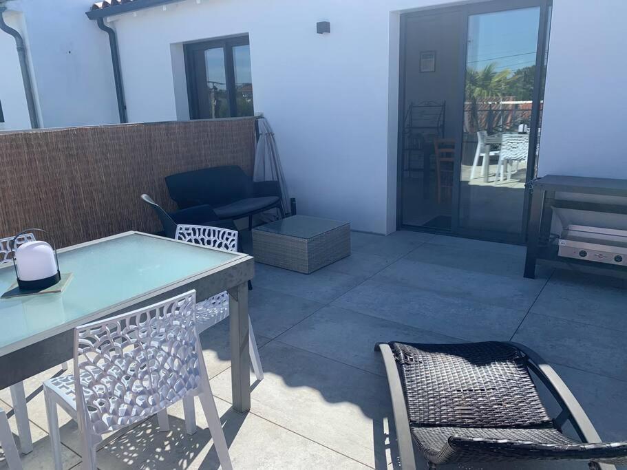 Maison Terrasse Proche Centre Ville Et Ile De Re La Rochelle  Kültér fotó