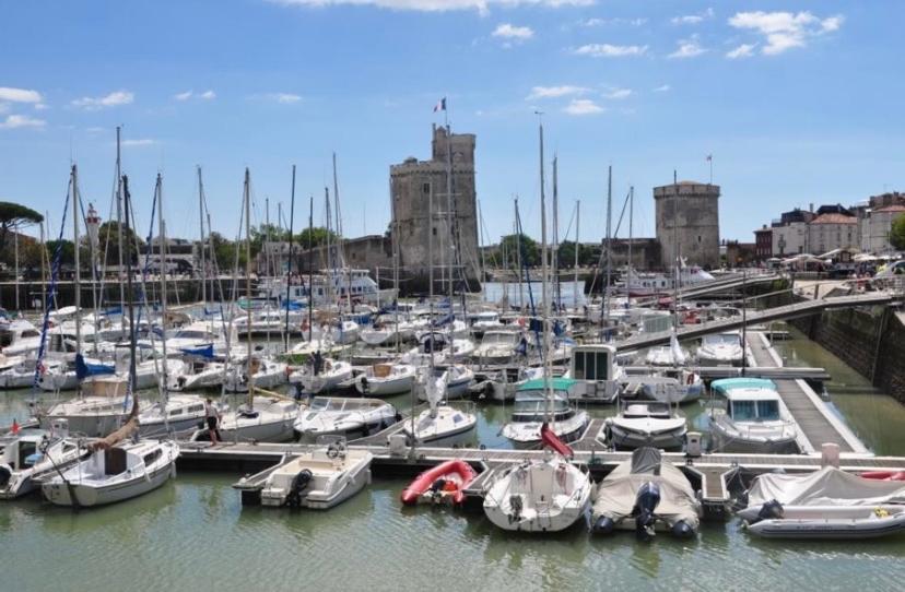 Maison Terrasse Proche Centre Ville Et Ile De Re La Rochelle  Kültér fotó